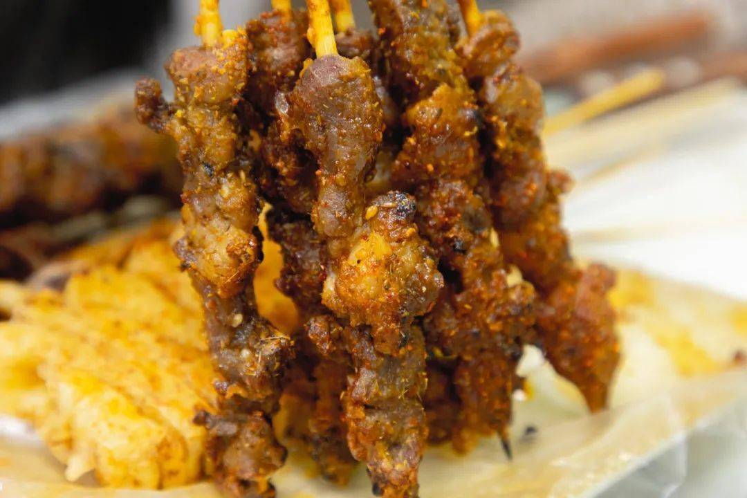 藏身天河新疆大哥烤的惹味羊肉串想不正宗都难