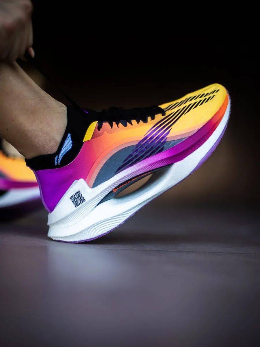 绝影「钢琴白」新配色抢先曝光!_李宁