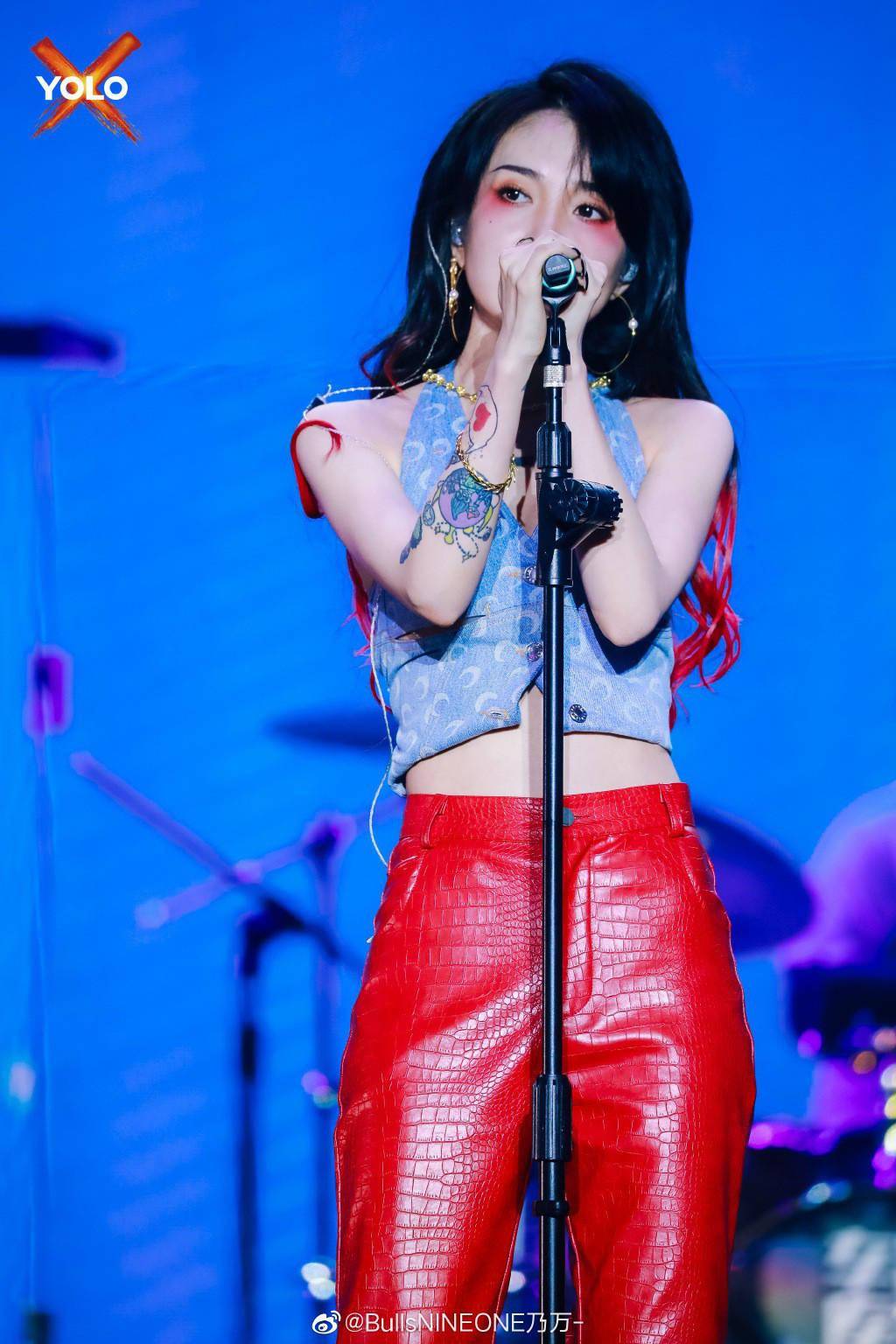 音乐节上言论引争议 歌手乃万回应:我没有做错