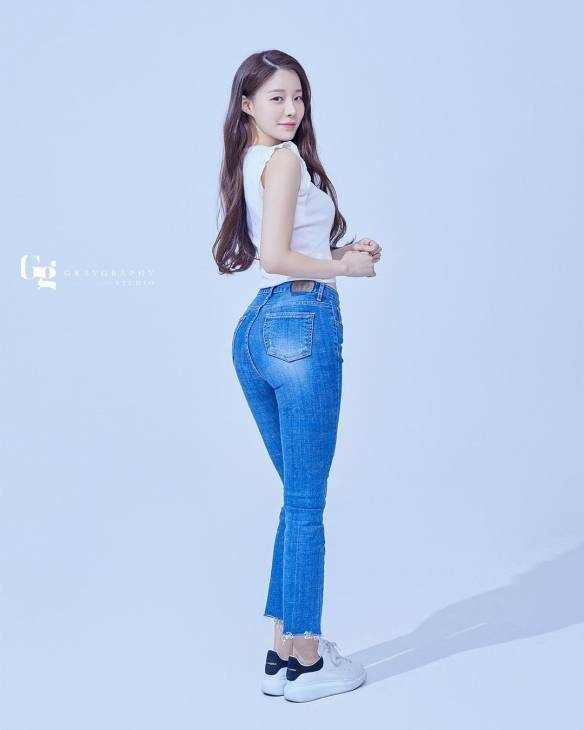 超辣s形身材韩国普拉提老师李裕珍美照赏