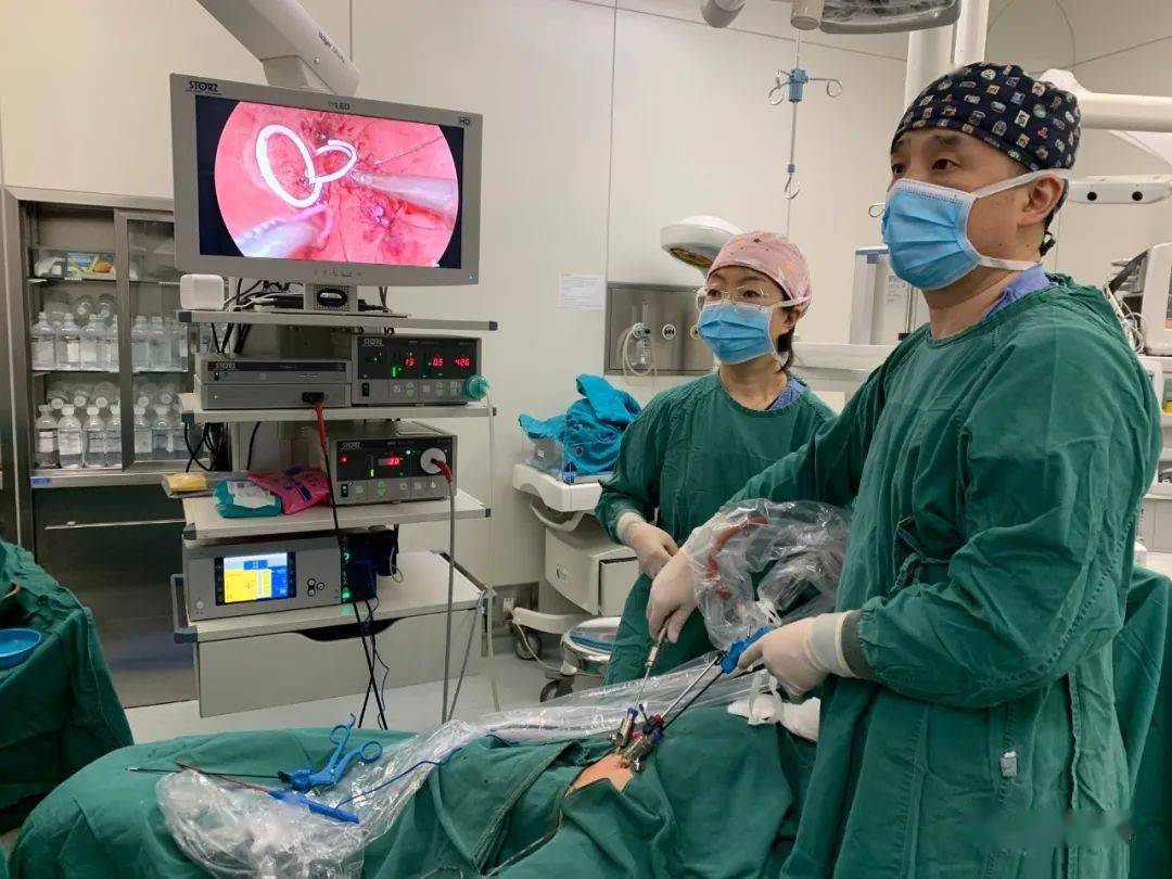 院为一名双侧膀胱输尿管反流患儿成功开展腹腔镜气膀胱输尿管再植手术