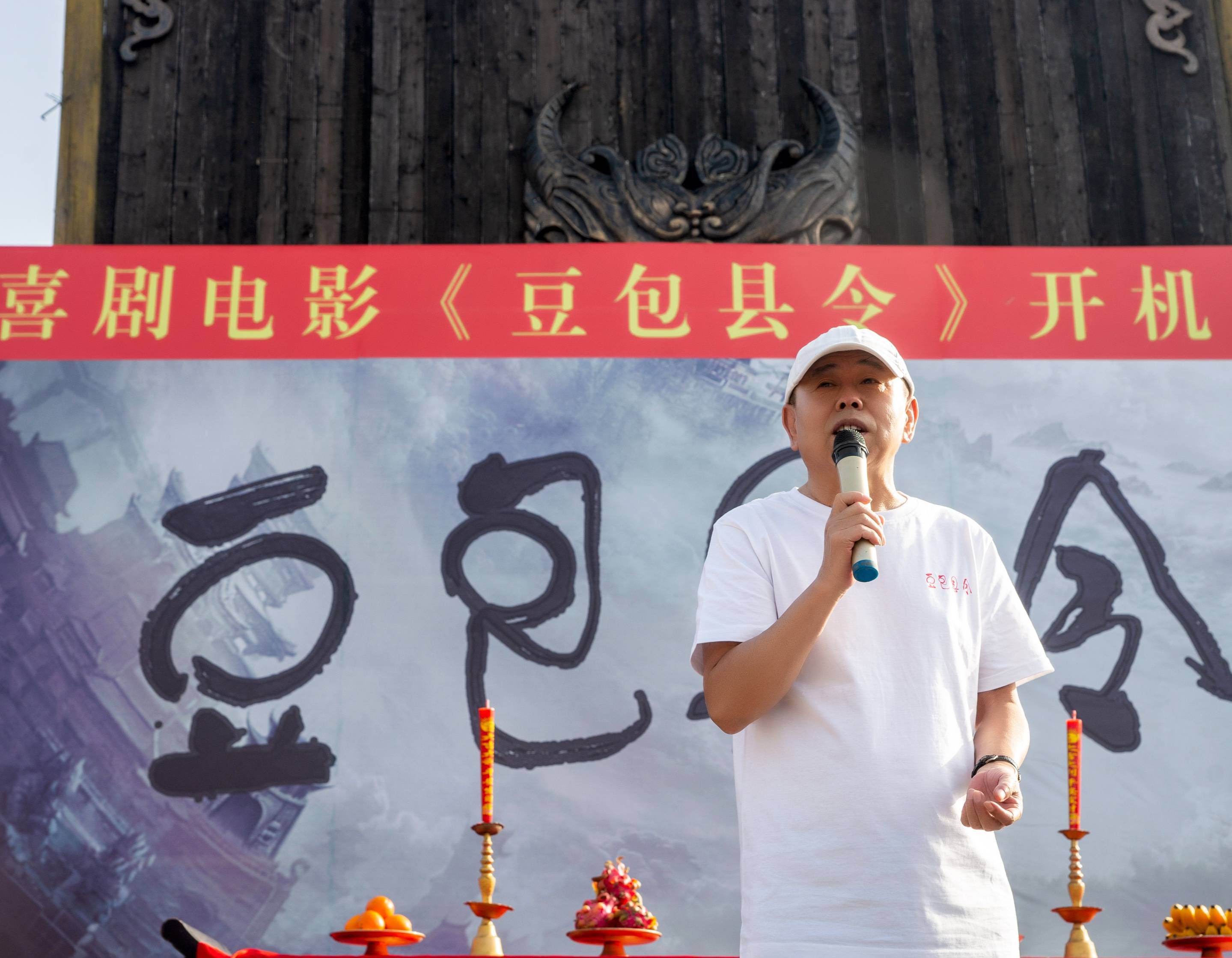 潘长江自黑式回应"潘嘎之交",在女儿潘阳动态下留言:阳子快劝劝你爸