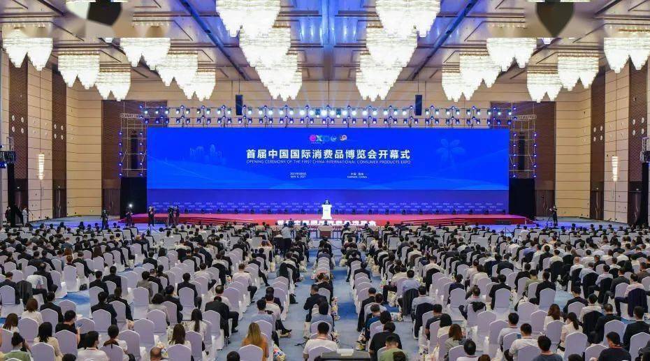 中新网)消博会开幕当日,供销大集董事长杜小平随陕西代表团参会并出席