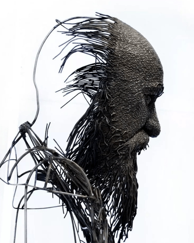铁丝线条绘制了这"写实金属人物",栩栩如生,给人极大的震撼!_作品