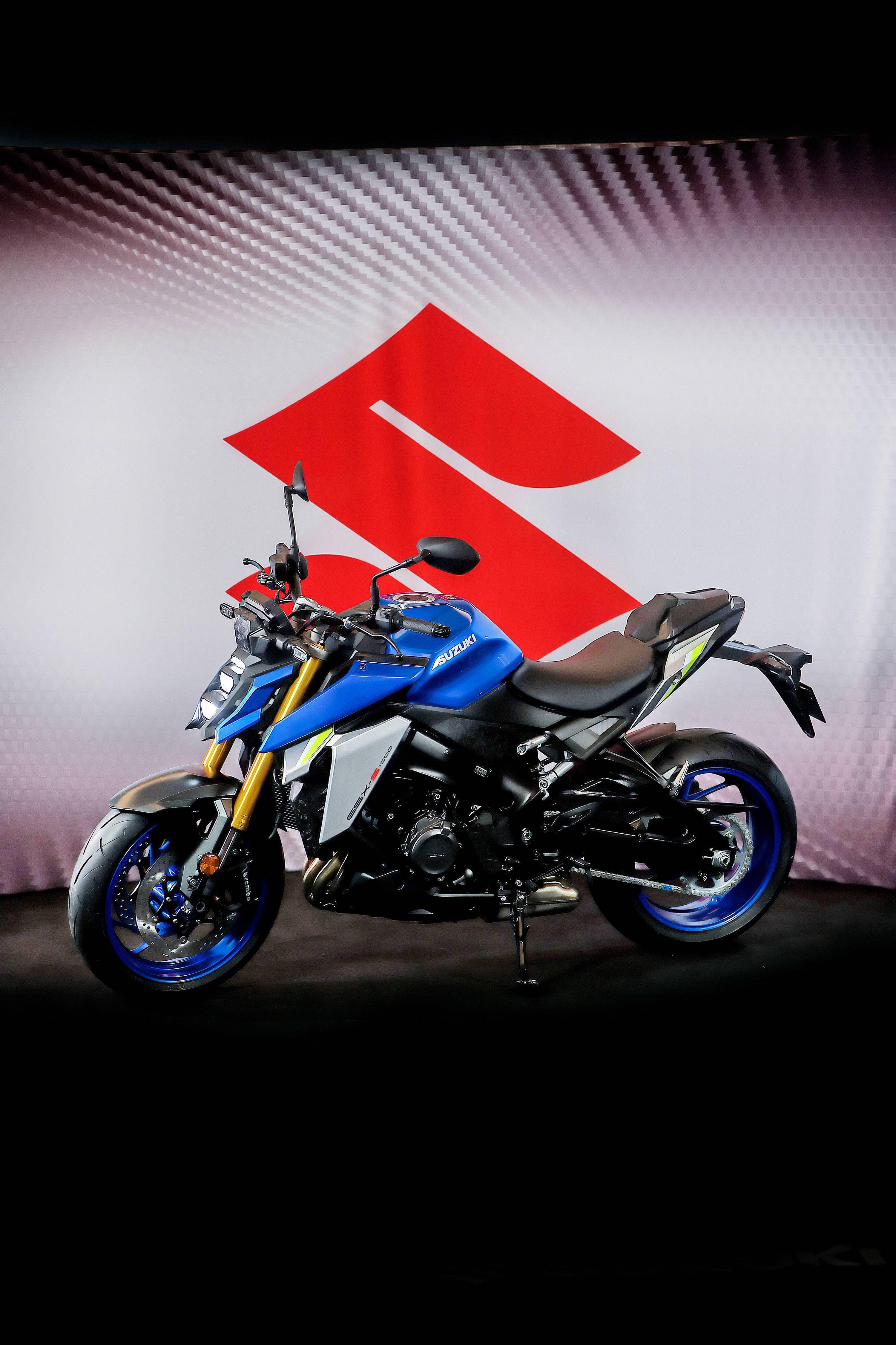 suzuki新一代运动街车2021gsxs1000静态特写1