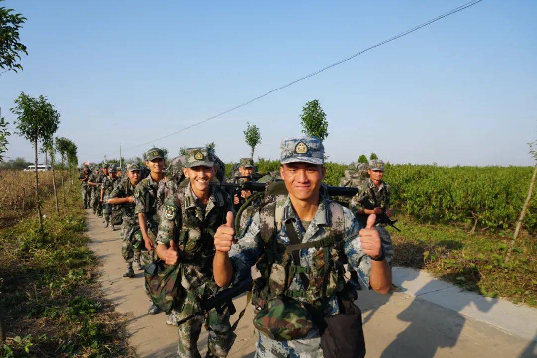 世界微笑日 | 中国军人,你笑起来真好看