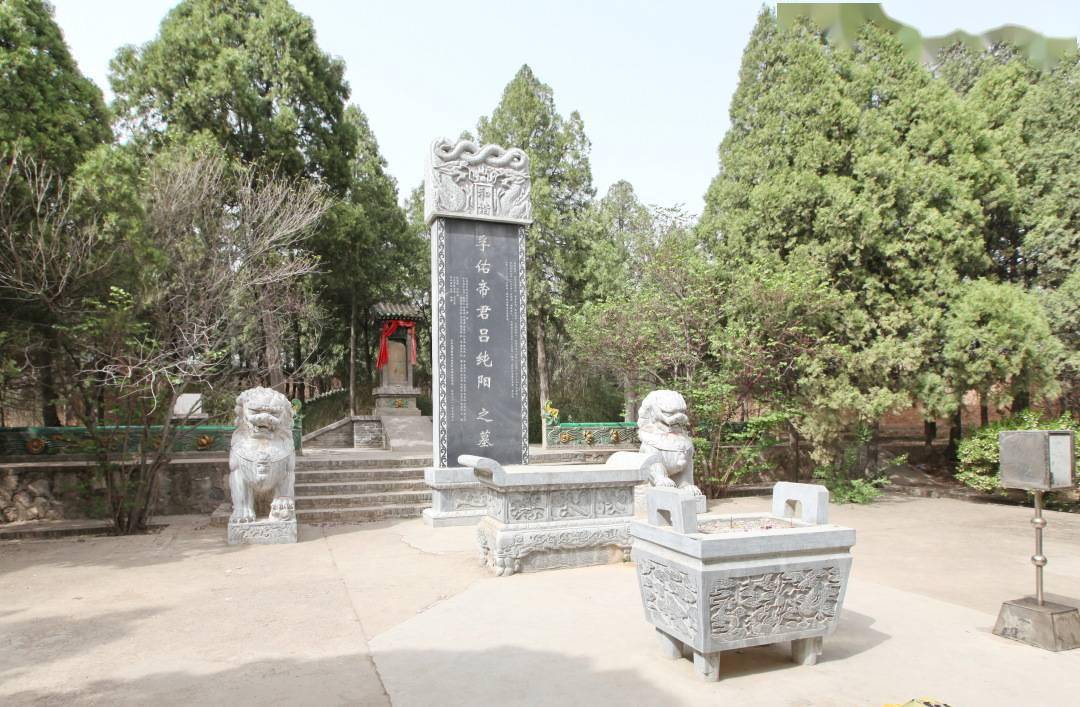 吕洞宾墓碑此书主要是钟离权讲述,当提到治病药物时,钟离权提到了内丹