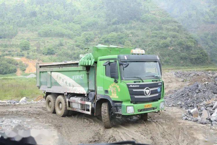 走进第一期揭秘湘西女渣土车司机的一天我与100个男同事并无区别