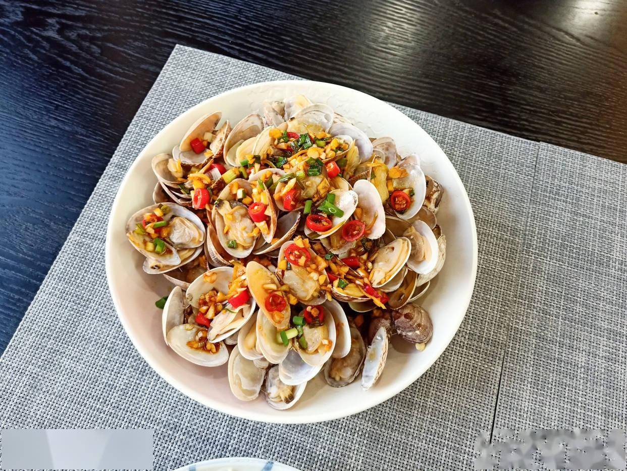 花蛤可炒,可蒸,可炖汤,样样好吃又快手!最简单的做法,莫过于葱油