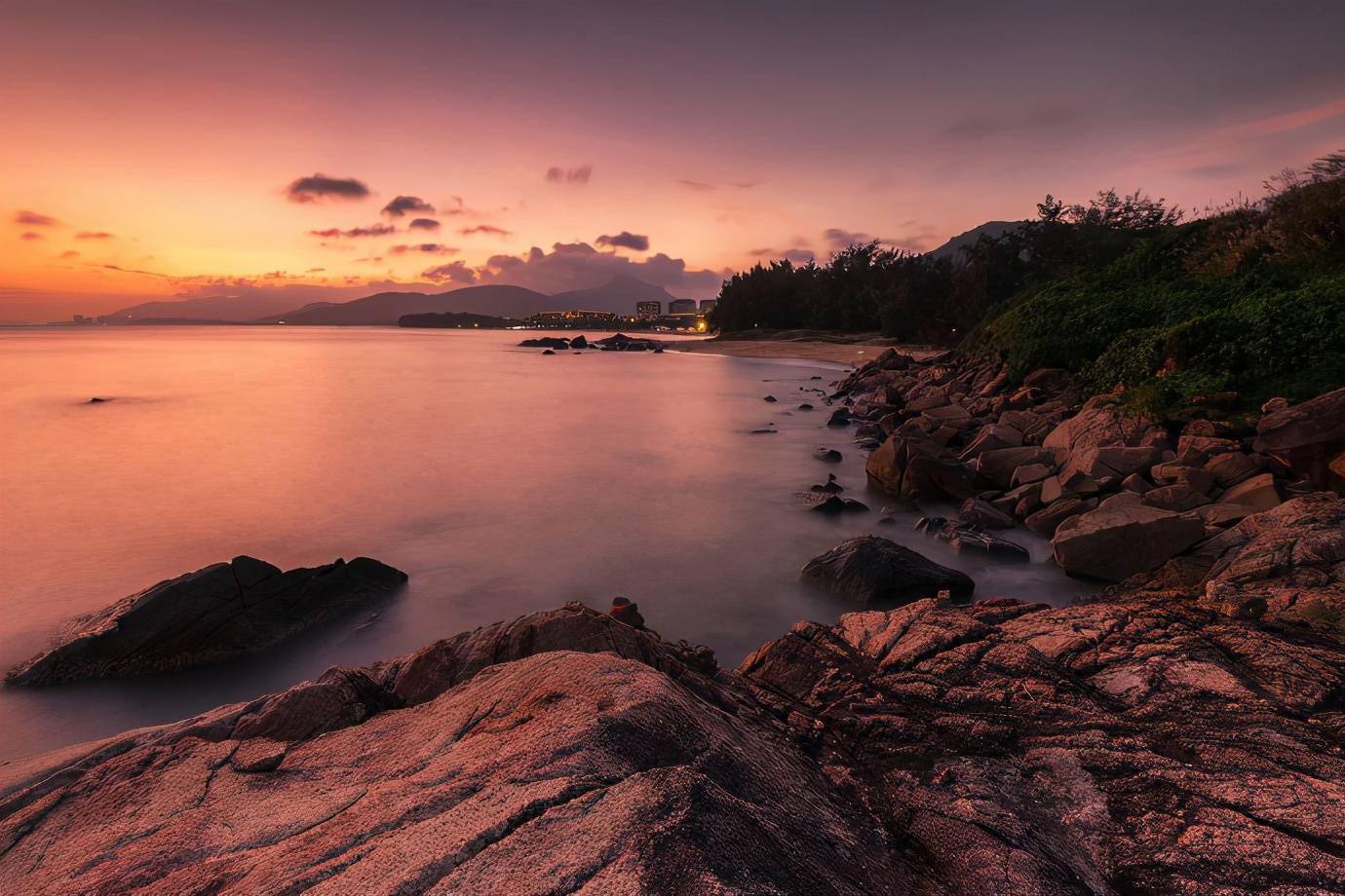 万宁,静坐海边,阳光倾撒,微风拂面,这就是惬意,这才是生活