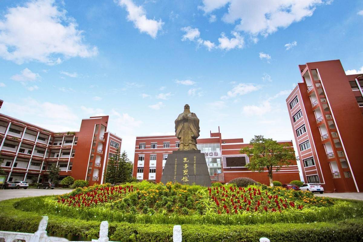 重庆万州的这所网红大学,真的很"好"吃