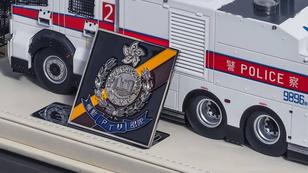 模型底座上的这个机动部队徽章实在是太帅气,精致了.