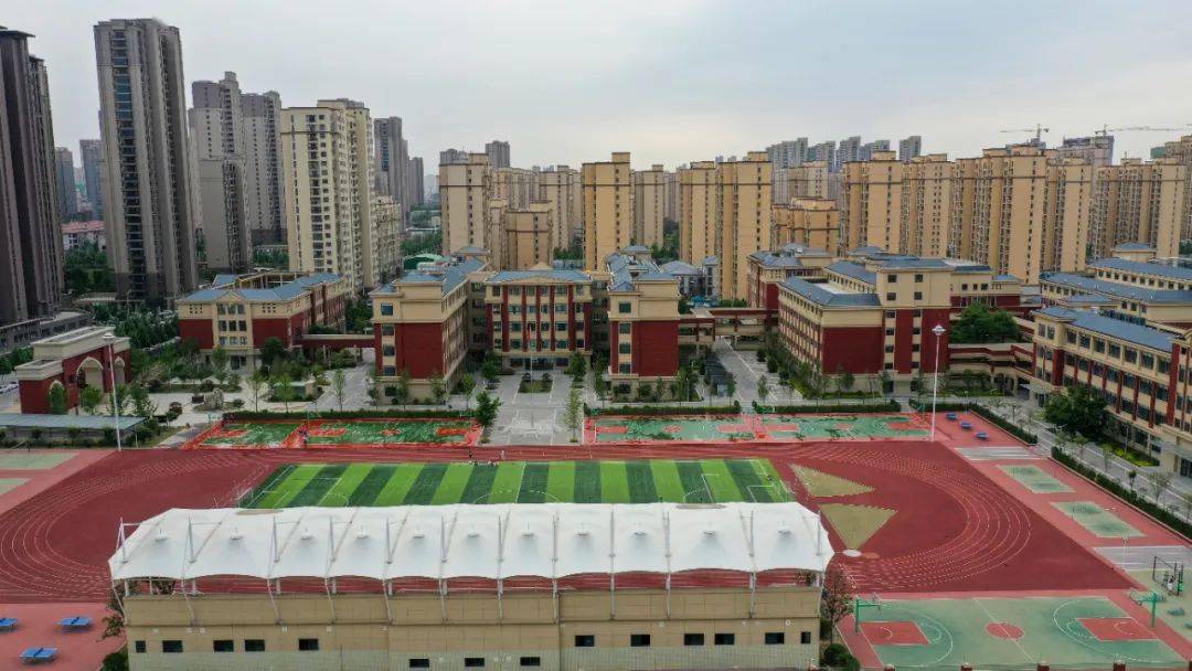 就听说,荥阳当时最豪华的贵族学校应该是荥阳三中,从2001年到2010年