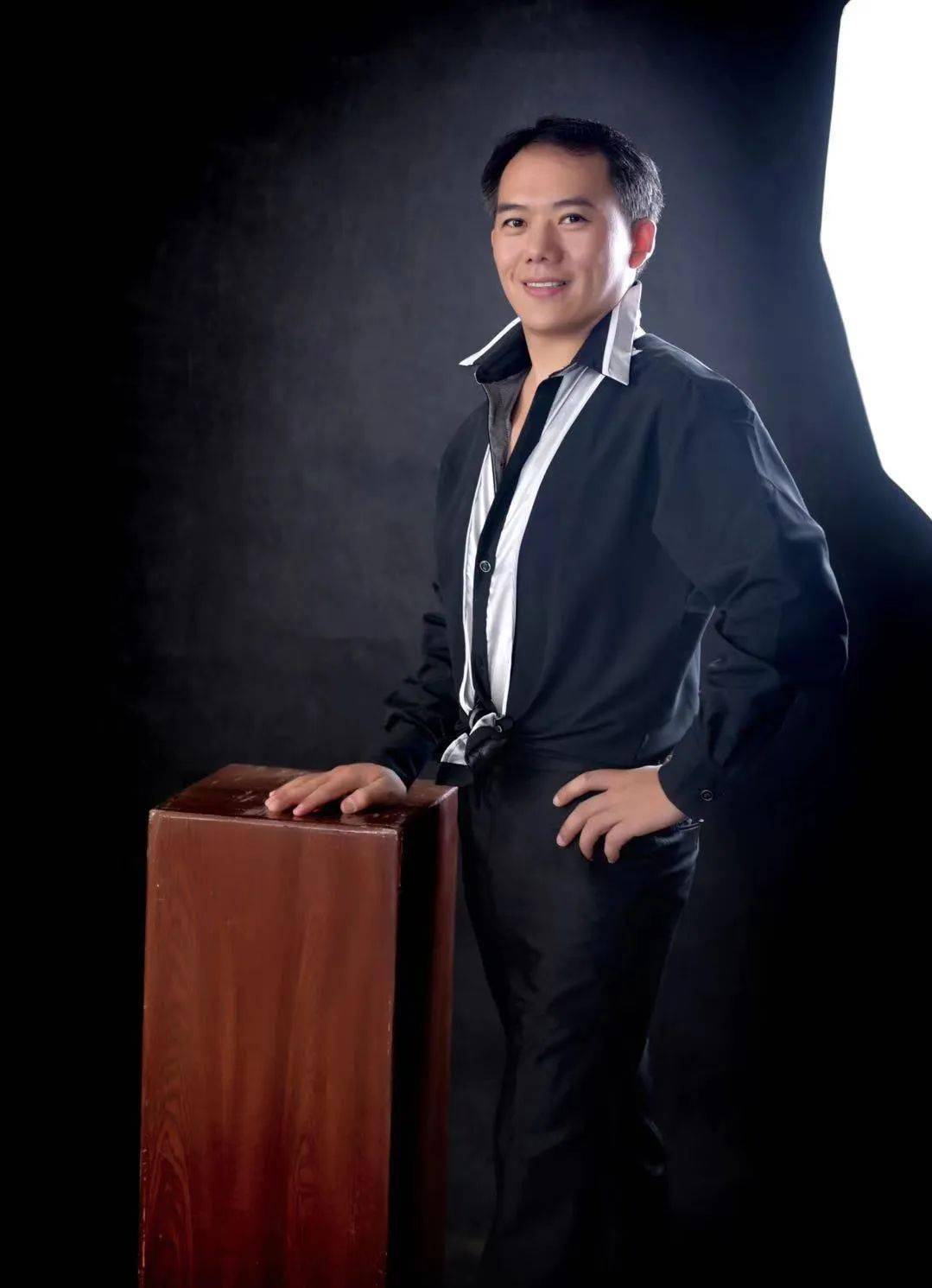 作曲者:张海周廷发,重庆市丰都县人,国家一级编剧,正高职称.