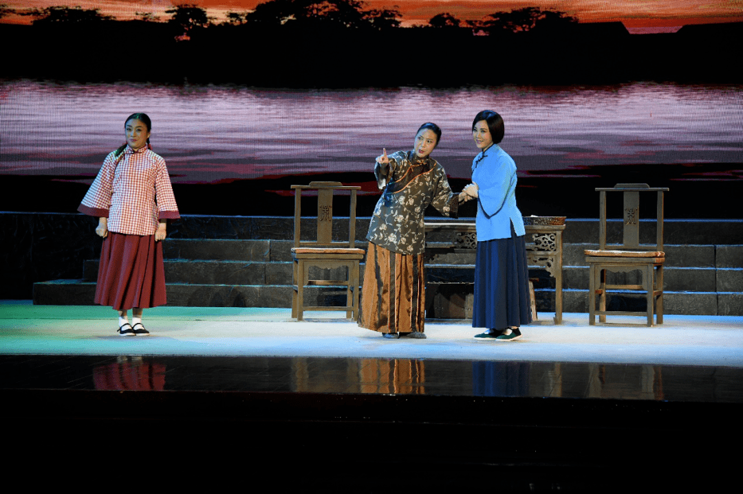 大型现代豫剧《郭隆真》在邯郸市工人剧院进行首场演出