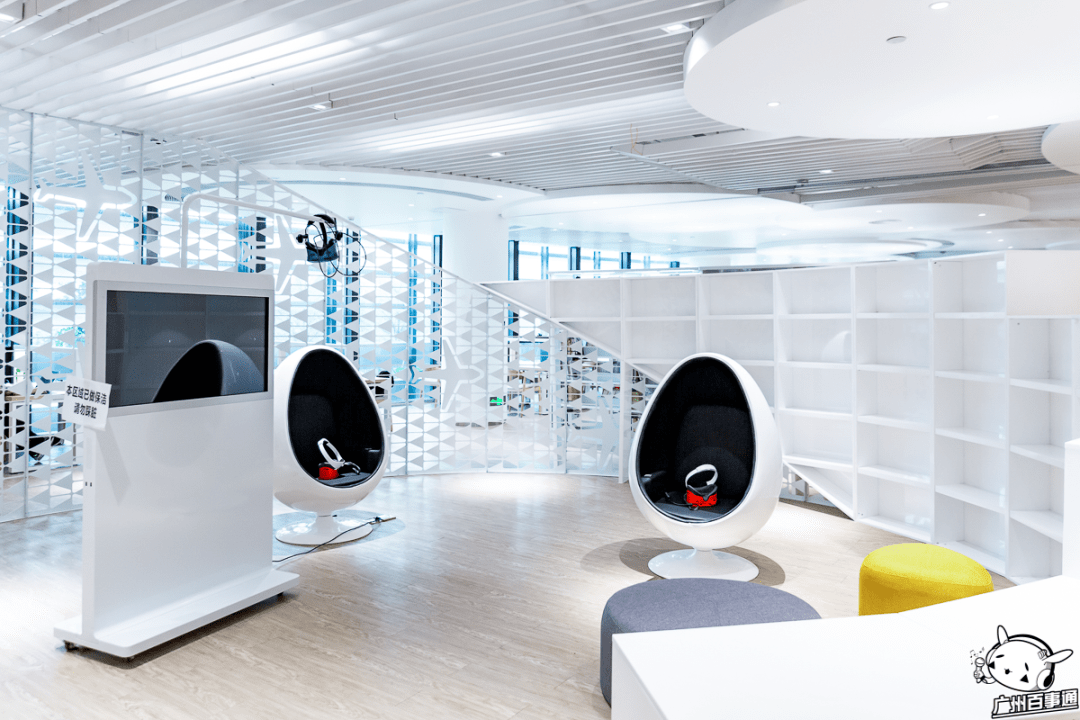 白云图区书馆全新开放全国首个无感借书通道科技感爆棚