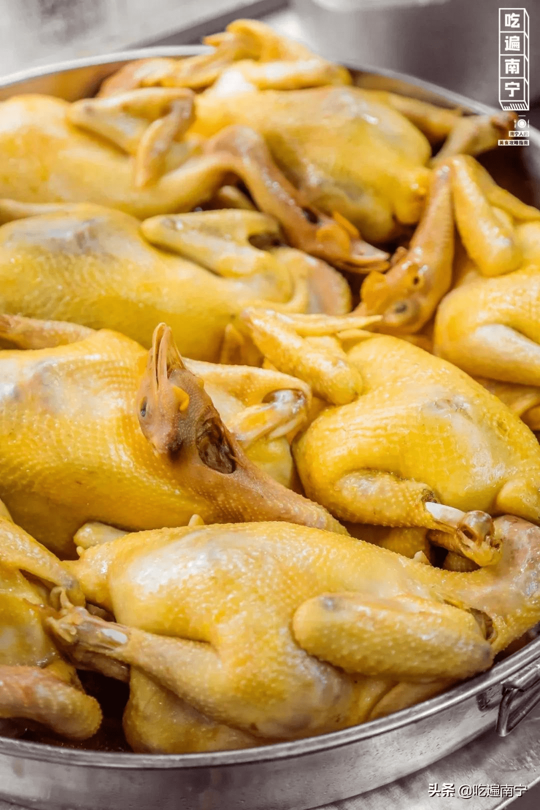 一天能卖出600多只老板自创的竹盐鸡o2中午10点多开始卖,一般卖到