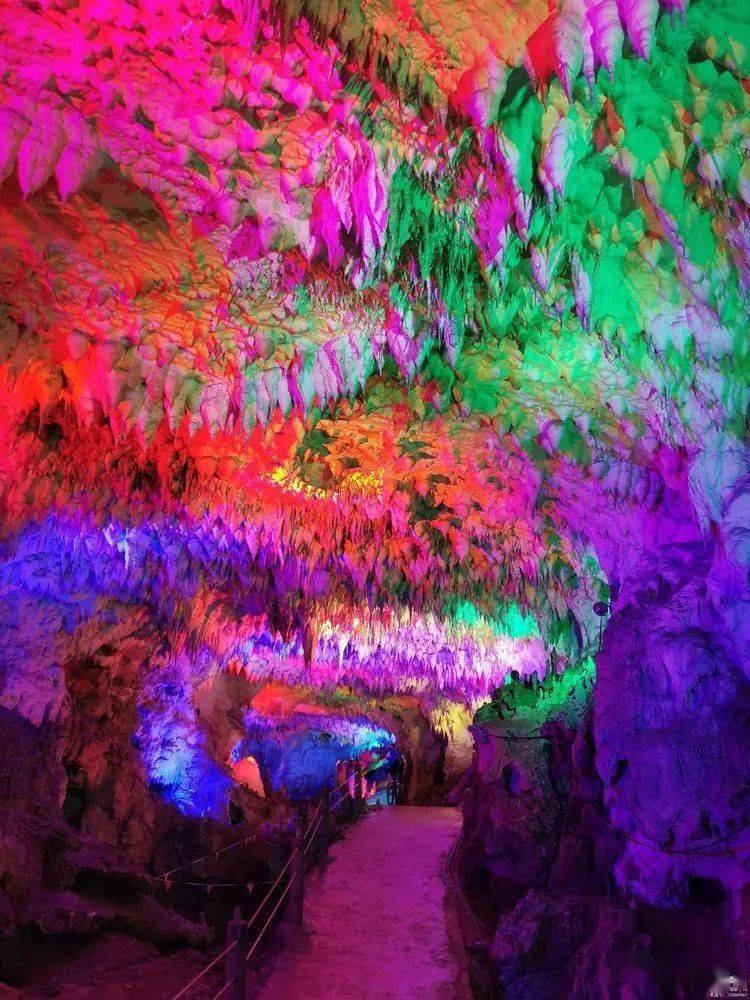 禄劝中屏牡丹开轿子仙宫骑车来