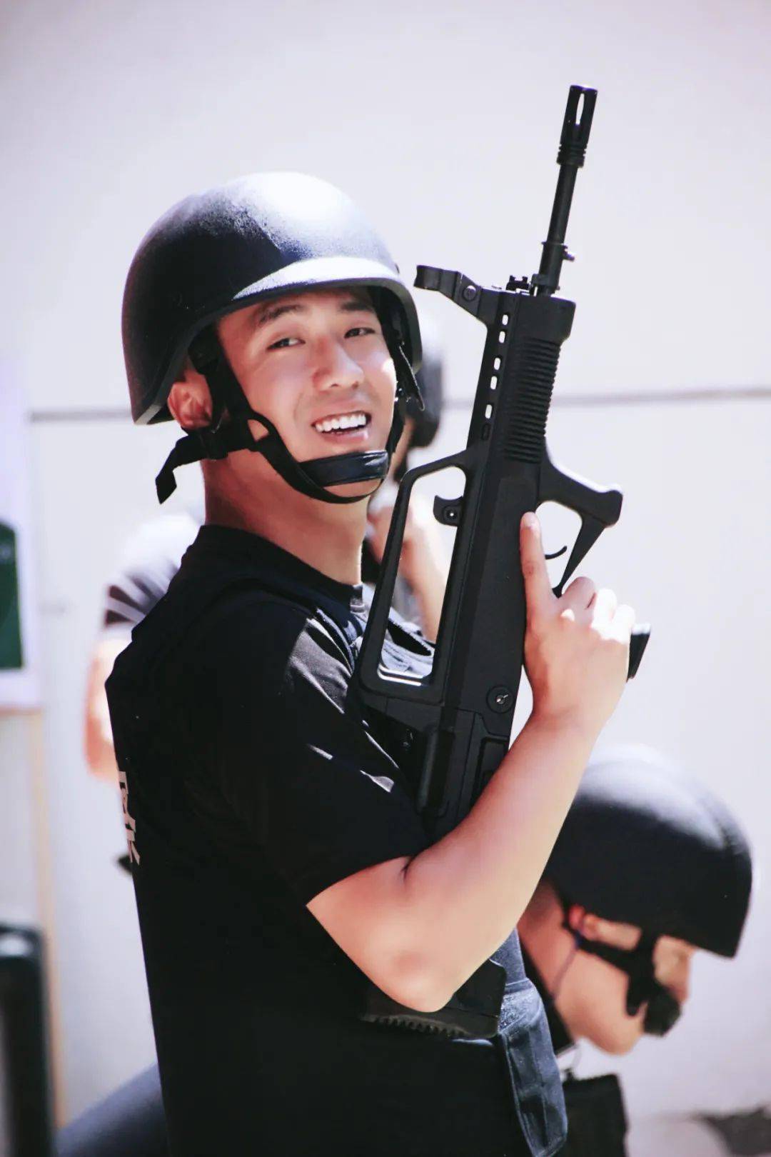 微博热搜的主人公原来是警察帅小伙儿