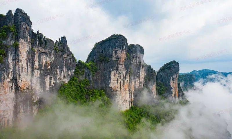 飞阅南川第6期带你感受金佛山南坡烟云缥缈霞光万丈的美