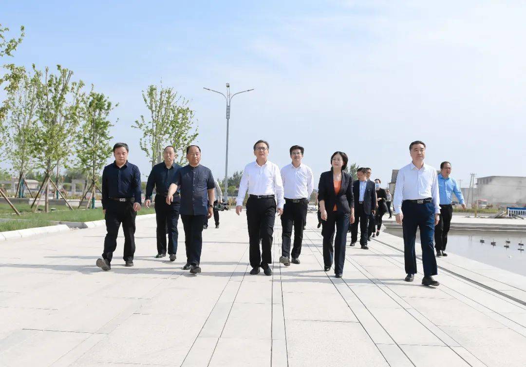 市教育局局长张荷红,市人力资源和社会保障局局长王合章到邯郸职教城