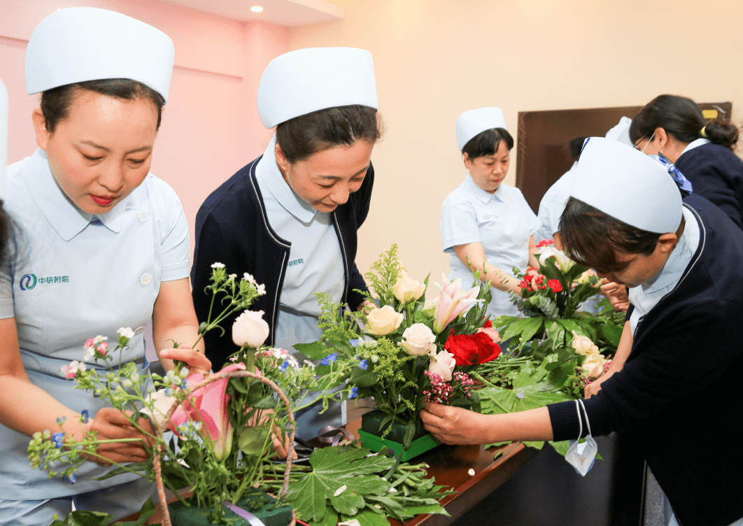 56112护士节美丽天使花样绽放我院举办56112国际护士节艺术插花