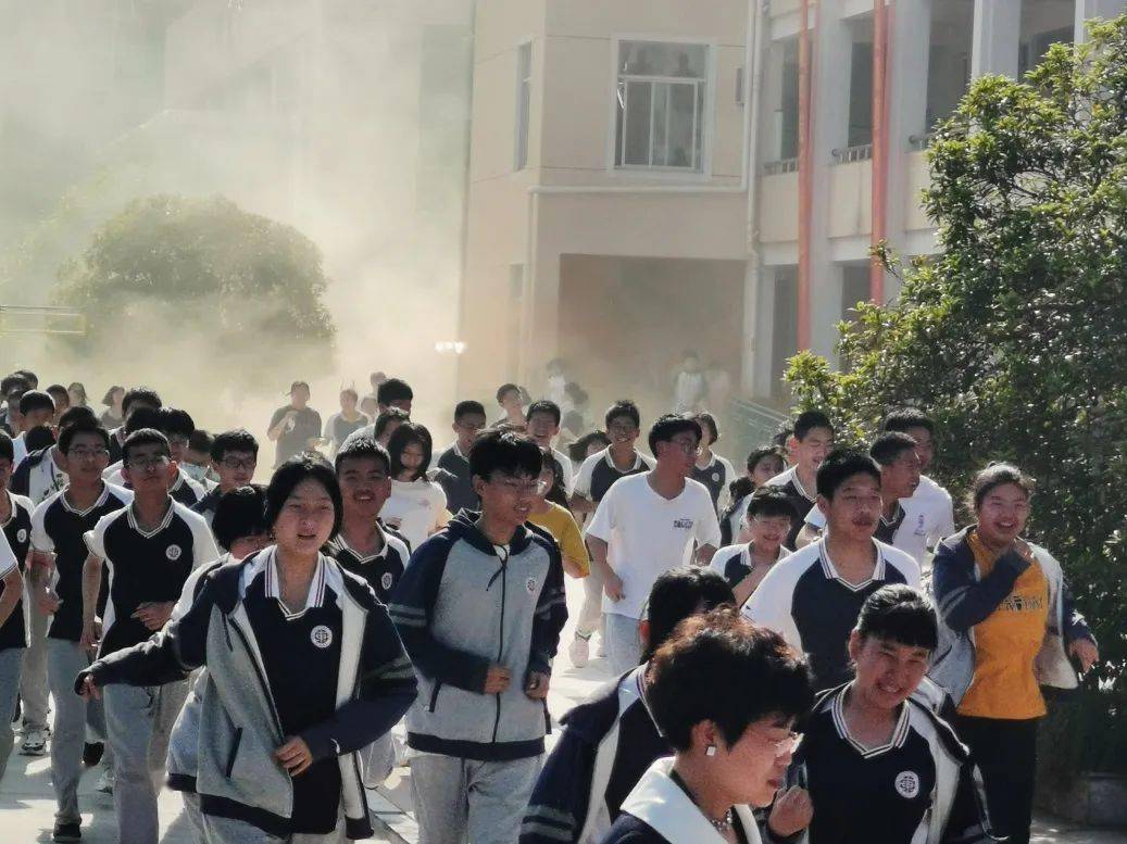 紧急疏散!" | 东塍镇中学开展防震减灾应急疏散演练