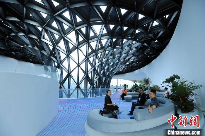 海外华文媒体四川天府新区行 公园城市之美触手可及 建设