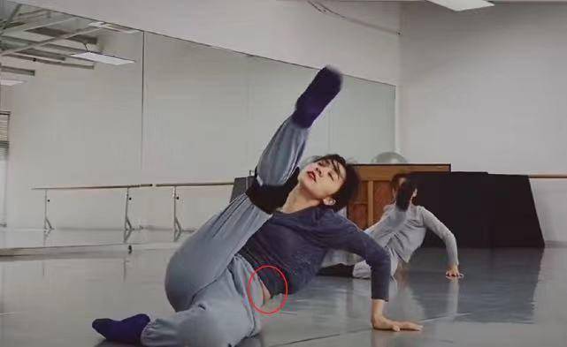 43岁孙莉脚踩高跟鞋跳舞腰间赘肉消失不见练出腹肌又飒又美