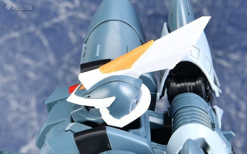 高度对比之前一直觉得金恩的背包很不协调,没想到实