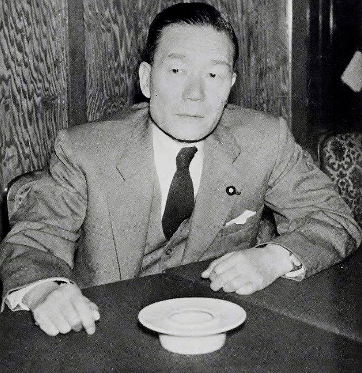 草根首相田中角荣因钱上台又因钱垮台给日本金权黑幕再添一笔