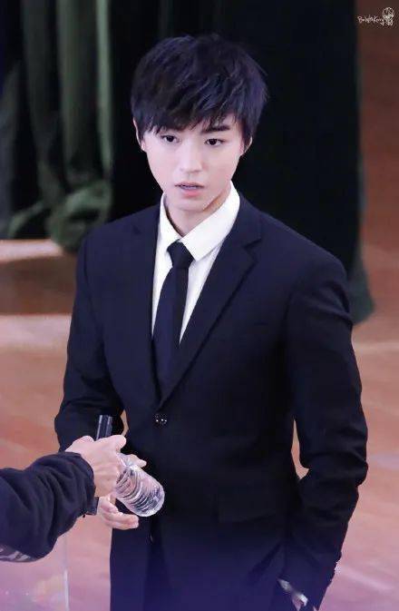 西装邬童绝绝子霸总气质外漏