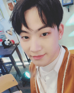 直播期间房间内曝出大量女性不雅照!_林在范