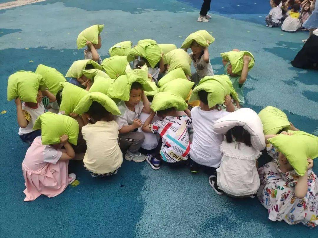 华维文澜幼儿园开展防震应急疏散演练_地震