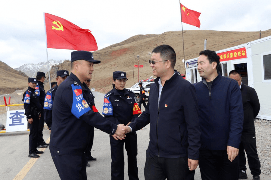 县委书记池永杰一行赴各公安维稳检查站看望慰问公安民警