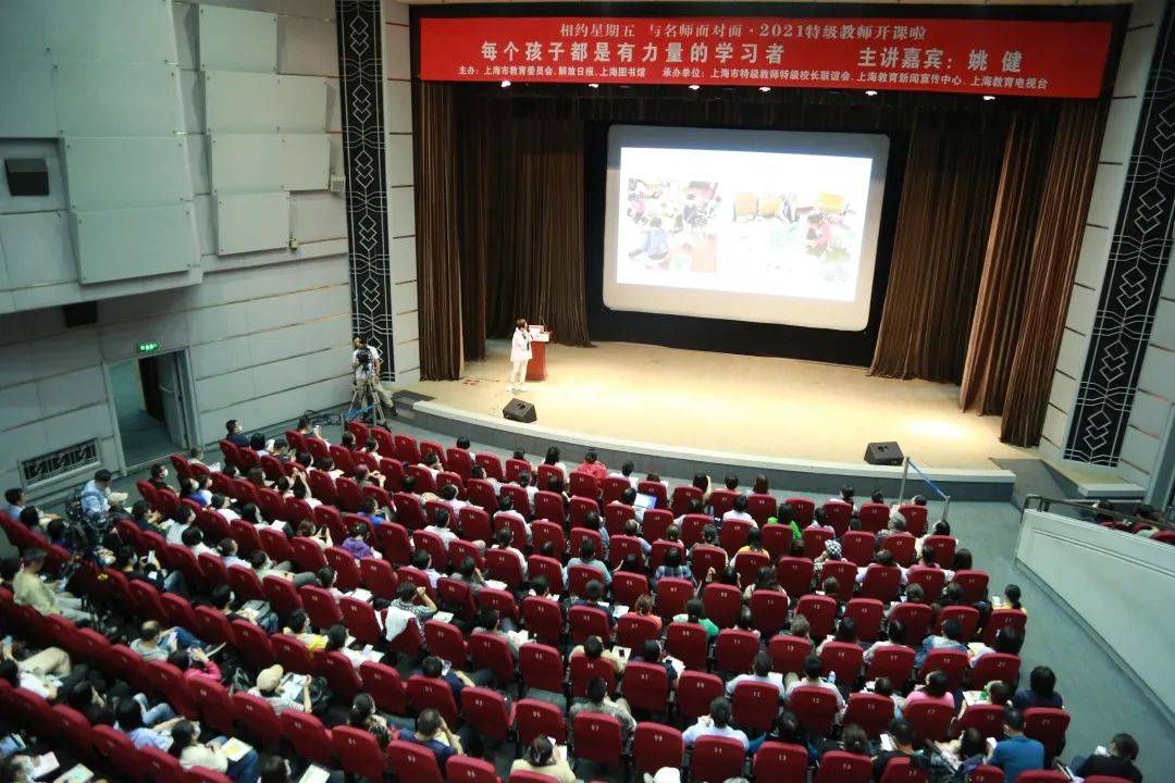 敢跟老师对视第一名是双鱼座吗 敢跟老师对视第一名是双鱼座吗