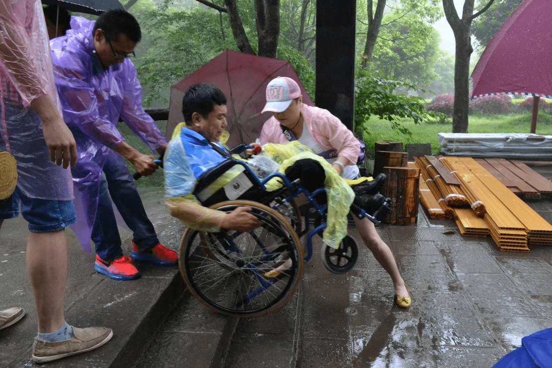 帮助别人优美图片