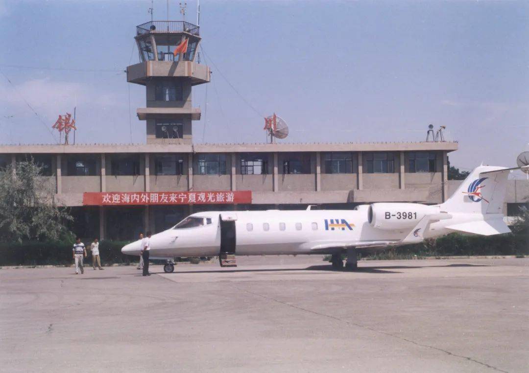 为4d级的银川河东机场经过3年余奋战,在1997年9月6日取代西花园机场