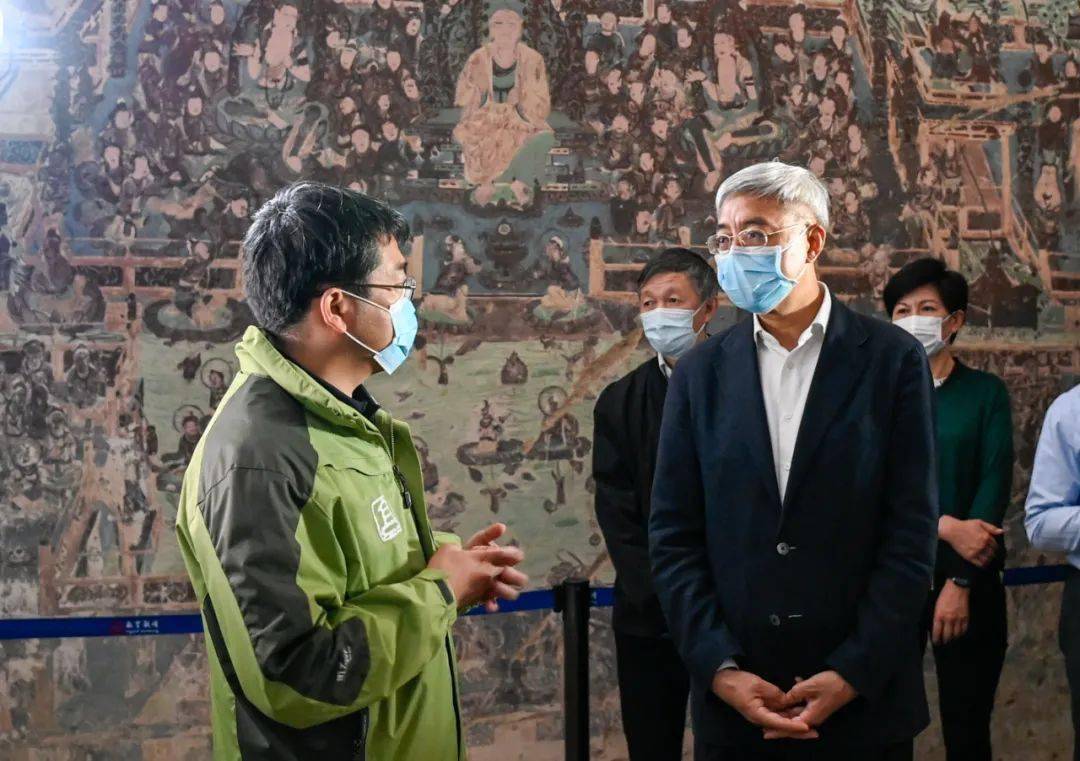 尹弘来到莫高窟数字展示中心,了解莫高窟自然,历史,文化背景和数字化