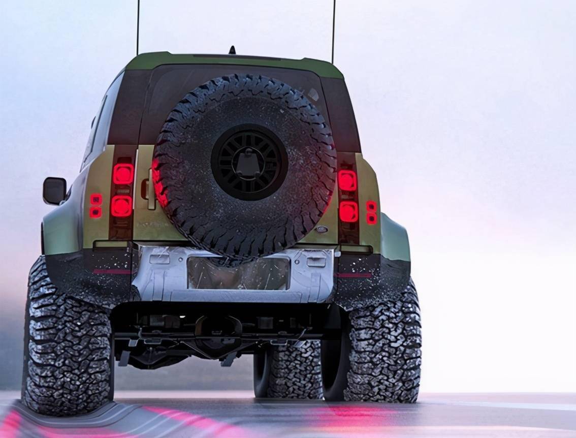 路虎卫士变身"大脚车",3.0t柴油引擎 强悍四驱,越野媲美奔驰g