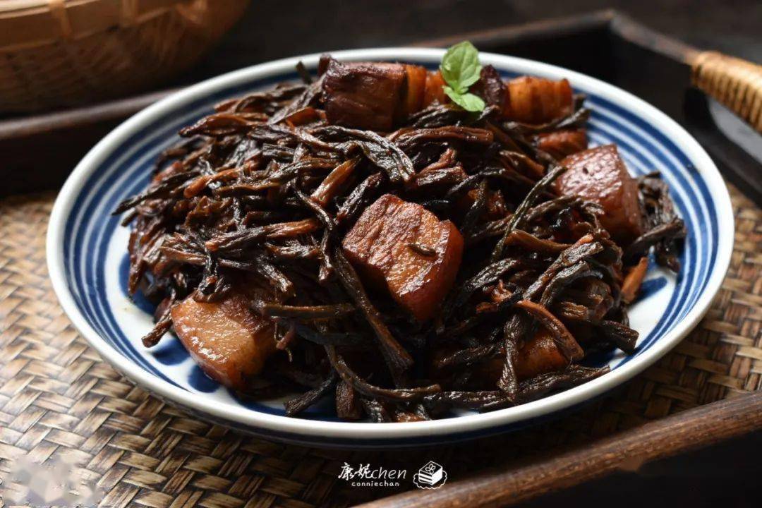 蔬菜|夏天用它炖肉鲜香入味，滑嫩不油腻，越吃越香，一锅不吃光不罢休