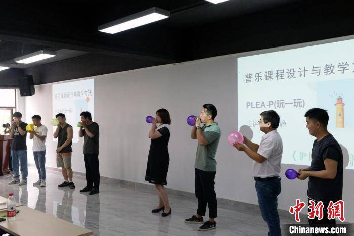获书法最高奖后，他说自己只是个“篆刻老工人”