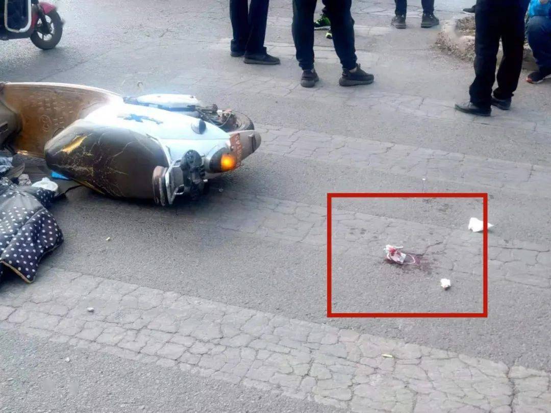 警示昨火沙路突发车祸一男子被撞