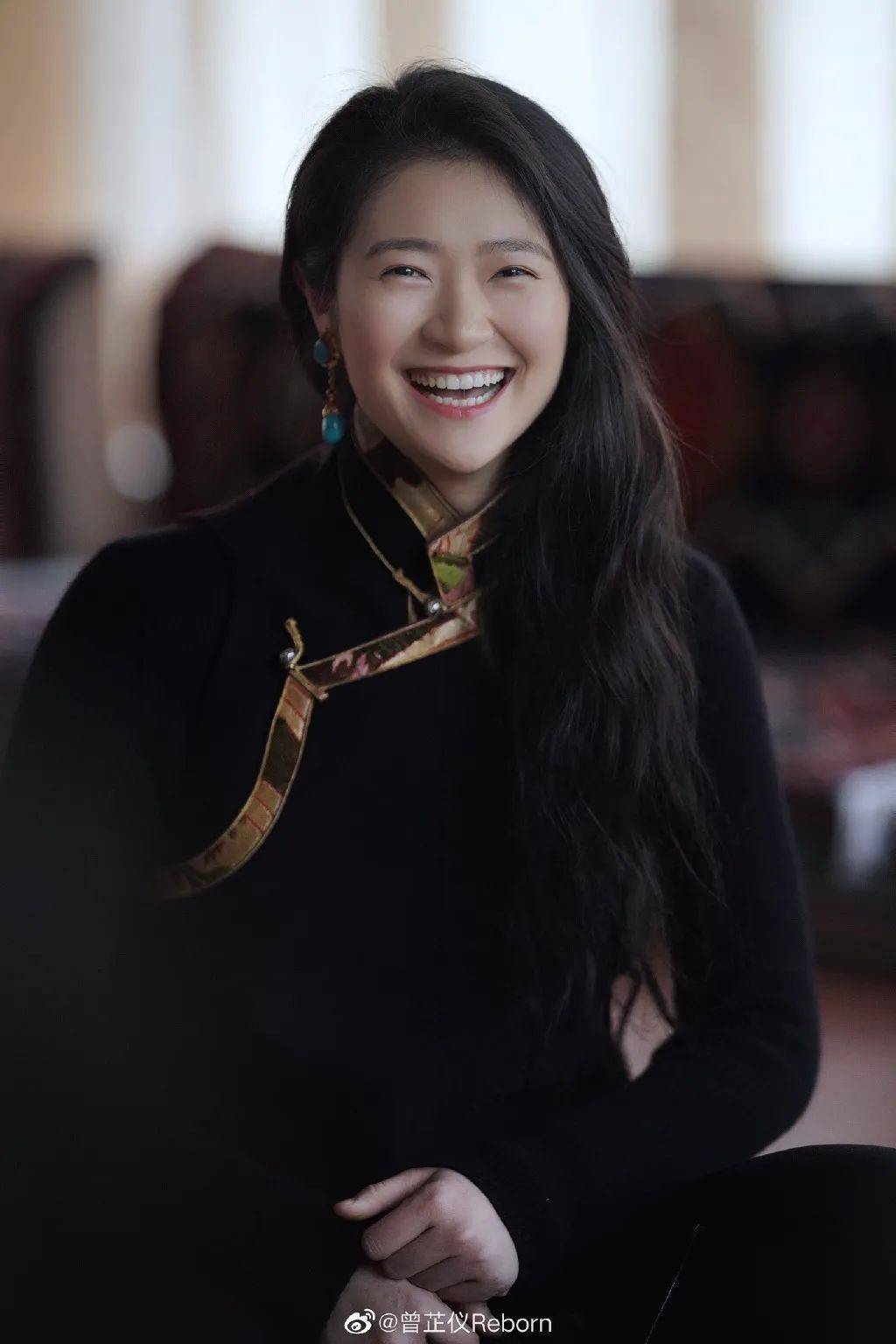 是如何成为唐卡女画师一个汉族的女孩一位来自湖南长沙的94年妹子她就