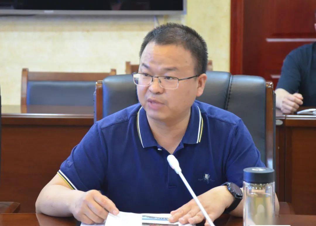 省道路运输服务中心副局长华志坚在我市市长李进,副市长张磊以及市