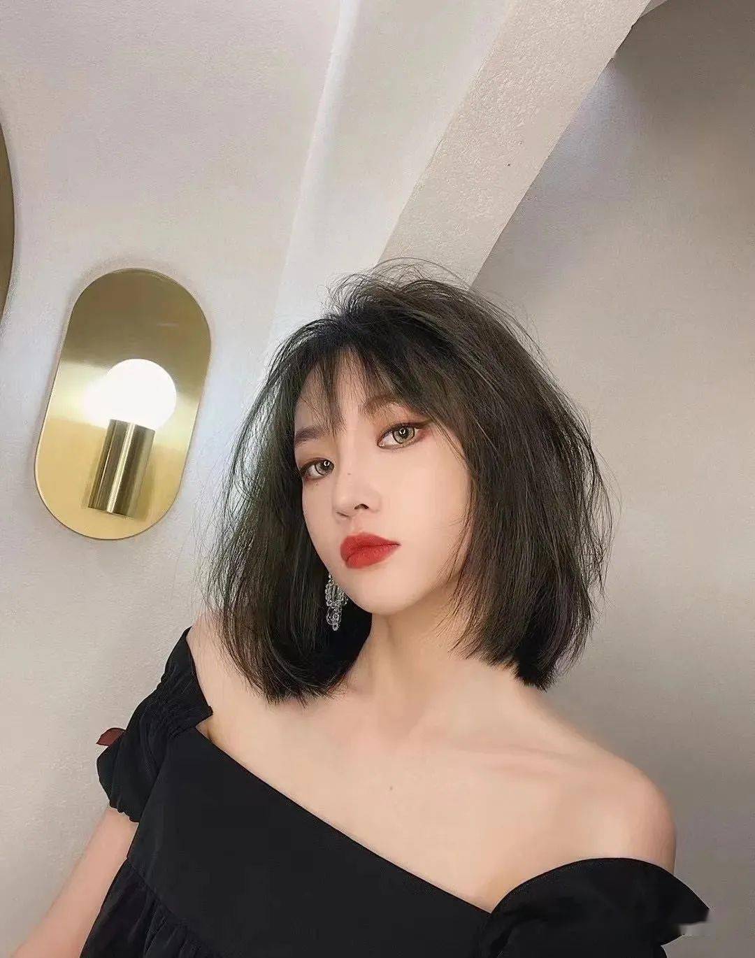 当下流行"少女锁骨发"