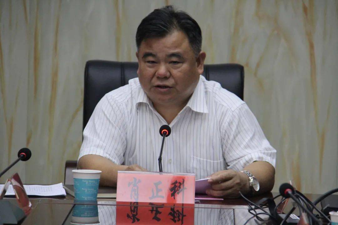 市教育局党委书记,局长肖正科一行到郴州市一中指导