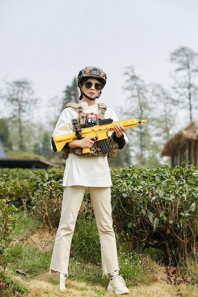 刘涛变身女战士举枪瞄准射击动作超帅狙击人心a爆了