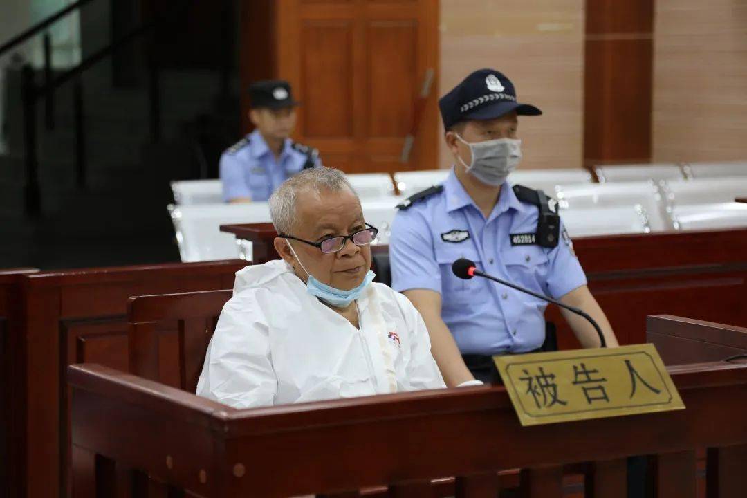 广西多名官员出庭受审_廖汝奋
