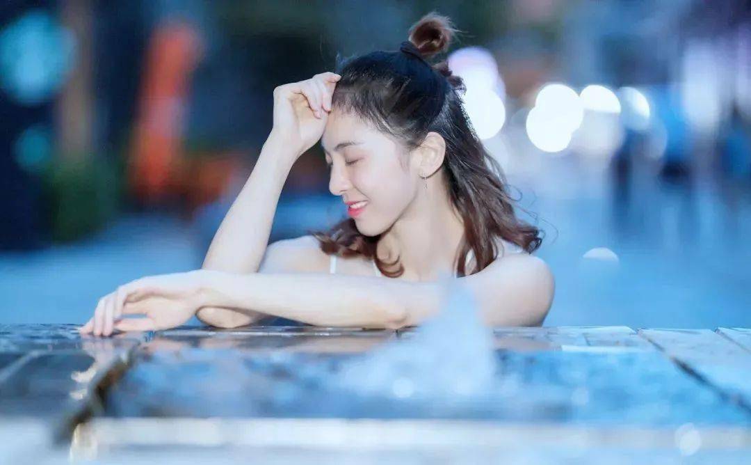 唐诗逸写真美人莞尔浅笑嫣然